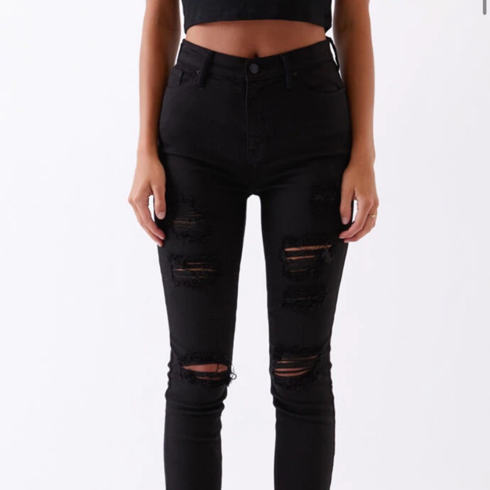 Black jeggings universal thread size 2/26 ripped